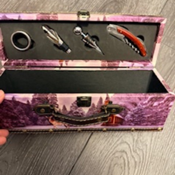 Wood wine bottle travel case & accessories - Picture 1 of 5